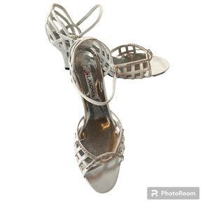 Formal White Shoe 3inch heals With Ankle Strap & Clear Stones Size 8.5 Open Toe